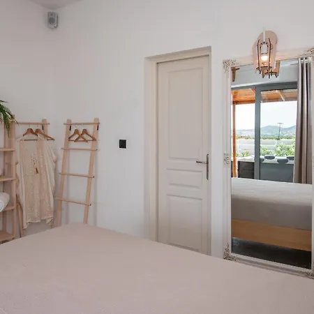 Appartement Livadi *